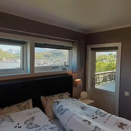 House With A Great View! 아파트 Skjervoy